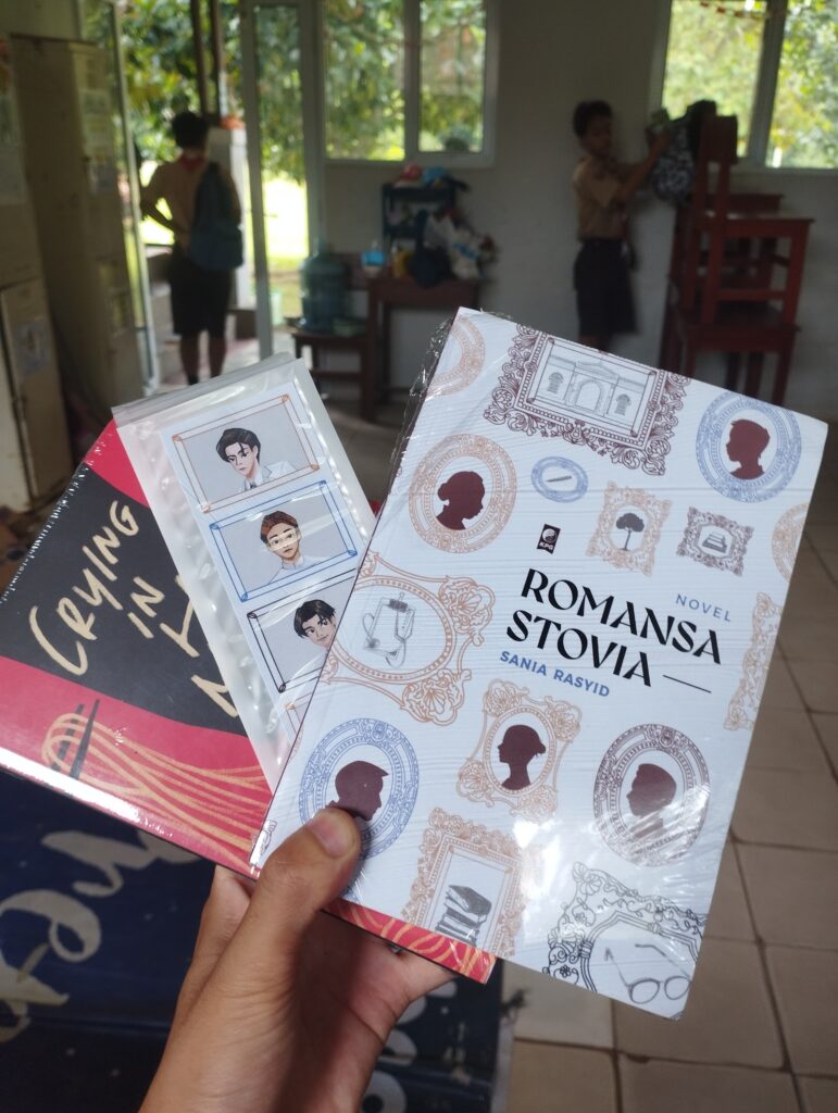 Judul: Romansa Stovia Penulis: Sania Rasyid